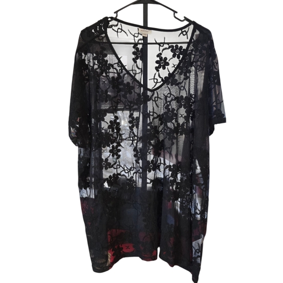 PLUS SIZE****Avenue Black Floral Lace Blouse - Picture 2 of 8